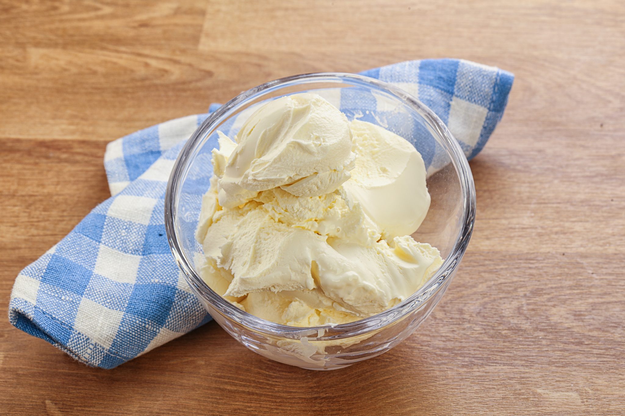 Vanilleeis selbst machen - Zuhause ohne Eismaschine - eisio.de